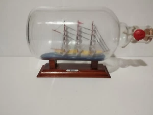 🟢hel Schiff in der Flasche, Holzständer, guter Zustand.🟢 über 11 cm Polen - Bild 1 von 12