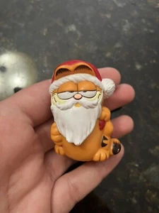 Vtg Garfield Christmas Santa Claus 1979 United Feature Syndicate PVC 2" Figure - Picture 1 of 8