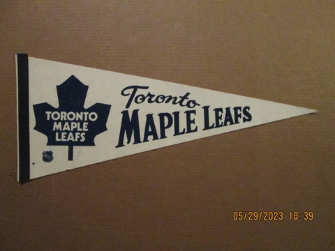 NHL Toronto Maple Leafs Vintage Circa 1970's Team Logo Hockey Pennant Cover
