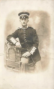 US Army Soldat "AL" in voller Uniform Echtfoto Postkarte - Bild 1 von 2