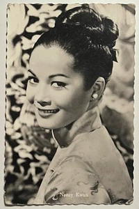 Postal foto real vintage de actriz china Nancy Kwan RPPC c1960 - Imagen 1 de 3