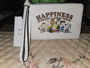 Muñequera Coach X Peanuts Corner Zip "FELICIDAD ES TENER UN GRAN AMIGO" SOLDOUT - Imagen 1 de 7