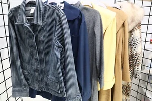 6 Vintage Damen MÄNTEL & JACKEN Bekleidungspaket 50er 60er 70er 80er 90er - Bild 1 von 14