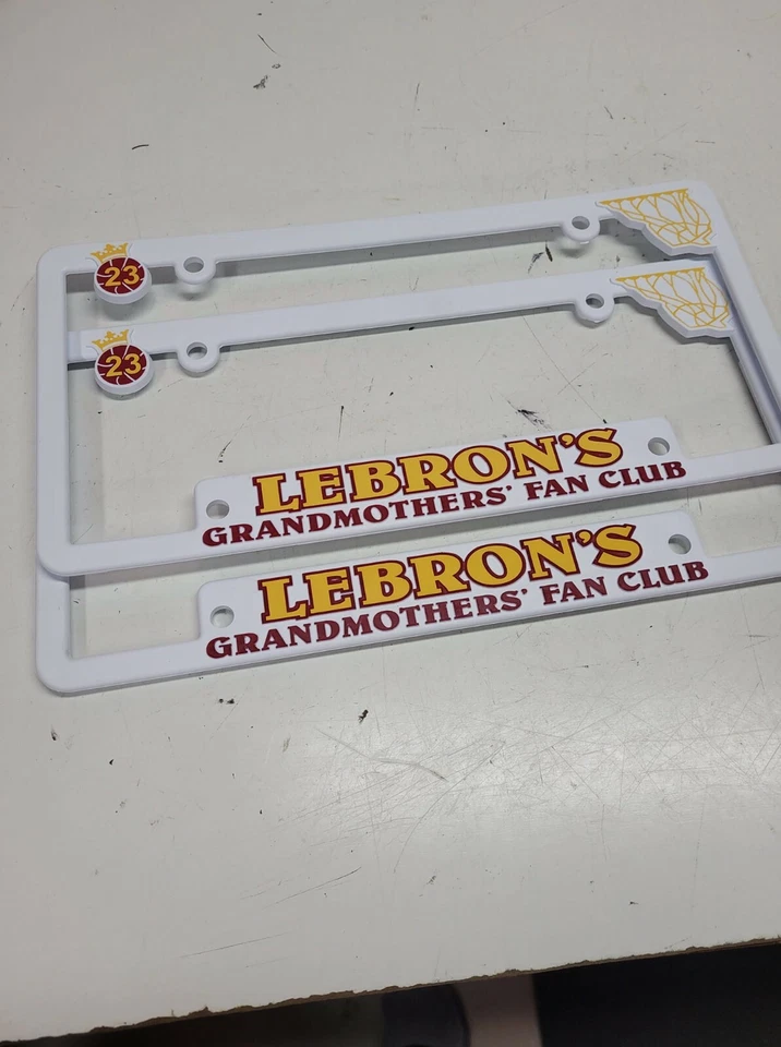 Marco de matrícula del club de fans de las abuelas de Lebron James / sn2778 R3 Foto 1 de 2