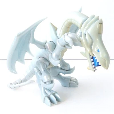 "Figura de dragón blanco ojos azules Yu-Gi-Oh Kazuki Takahashi 1996 6""" Foto 1 de 4