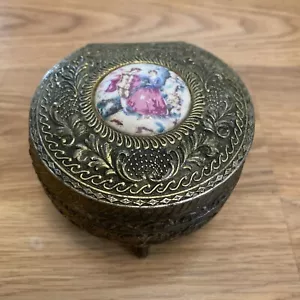 Patina Gold Vintage Ornate Victorian Cameo Hinged Trinket Jewelry Box With Legs - Picture 1 of 17
