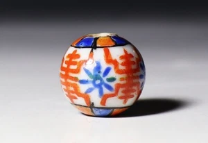 Cuentas de porcelana de color antiguo japonés de la era Netsuke Inro Ojime sagemono Meiji - Imagen 1 de 4