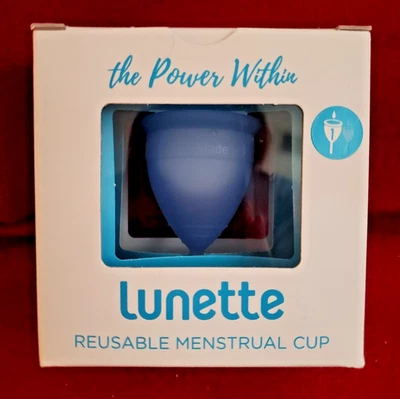 Copa menstrual reutilizable sin fragancia Lunette - azul modelo 1 Foto 1 de 4