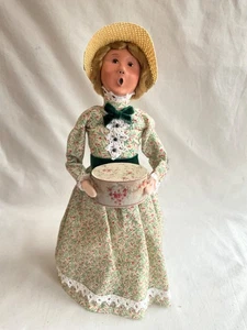 Byers Choice 2016  Spring  Lady w/ Oval Floral Box   Signed by Joyce - Picture 1 of 13