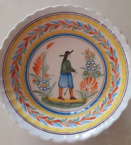 VTG QUIMPER POTTERY HARRIOT PATTERN BOWL c1891 LG scalloped edge 10.5x3.5 - Picture 1 of 3