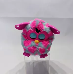 2012 Hasbro Furby Boom Rosa Cuori Blu Interattivo Giocattolo Parlante Funziona Carino - Foto 1 di 11