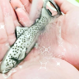 Ouvre bouteille forme truite thème pêche accessoire cuisine matière zinique - Photo 1/12