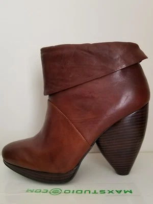 MAX STUDIO UMBERTO COÑAC Cuero Único Tacón Botines EE. UU. 7.5 ME ENCANTAN ZAPATOS Foto 1 de 3