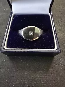 TJC heavyweight 9ct Gold Diamond Ring Size V - Picture 1 of 6