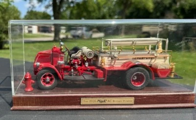 Danbury MINT 1926 Mack AC Rotary Pumper - Image 1 of 4