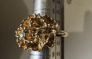 Avon 3D Rose Ring Bright Gold Tone Crystal Center Sz 4 - Picture 1 of 12