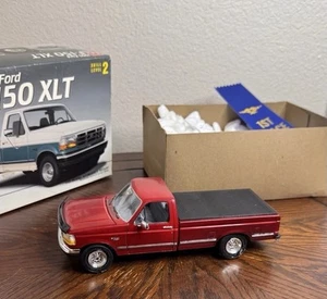 Built AMT Ertl 1995 Ford F-150 XLT 1:25 – Red Pickup Truck Model - Picture 1 of 14