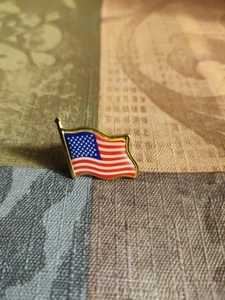 Gold American Flag Pin - Picture 1 of 4