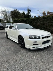 Nissan Skyline R34 GTT (Genuine GTR Body Panels) - Picture 1 of 9