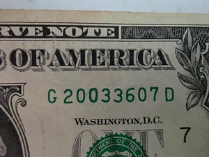 AMERICAN ONE DOLLAR BILL NOTE dirty print on serial number  G20033607D  2013 - Picture 1 of 4