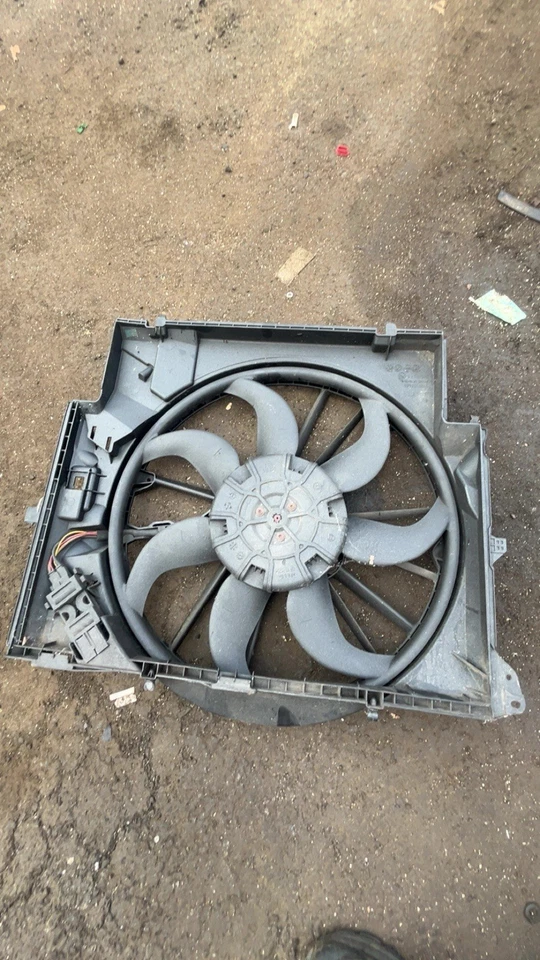 Conjunto Ventilador Radiador 600W para BMW E90 E91 E92 E93 128i 323i 328i Foto 1 de 1
