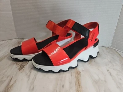 Sandalias cinéticas Sorel para mujer Signal Red 7,5  Foto 1 de 4