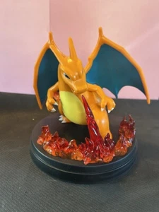 Charizard wtih Fire Figurine - Pokemon - Great Condition!! - Picture 1 of 4