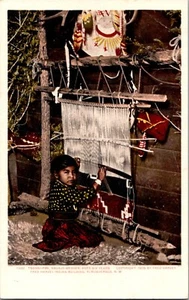 Postkarte Tsonsi-Pah Indianerweber Fred Harvey Indianergebäude Albuquerque fast neuwertig - Bild 1 von 2