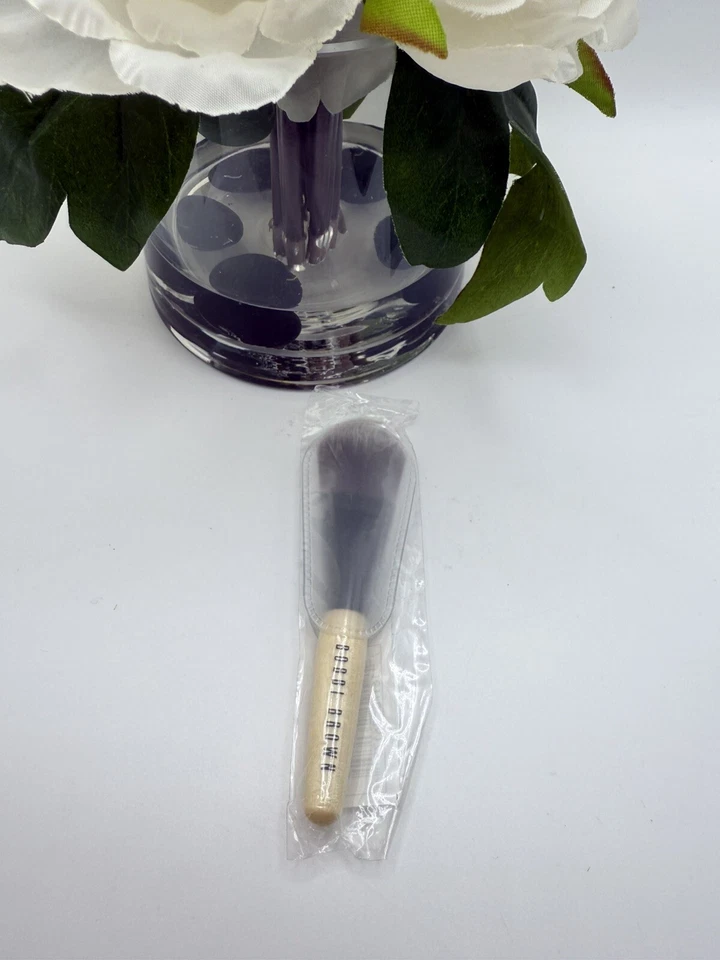 Cepillo base Bobbi Brown tamaño de viaje Foto 1 de 1