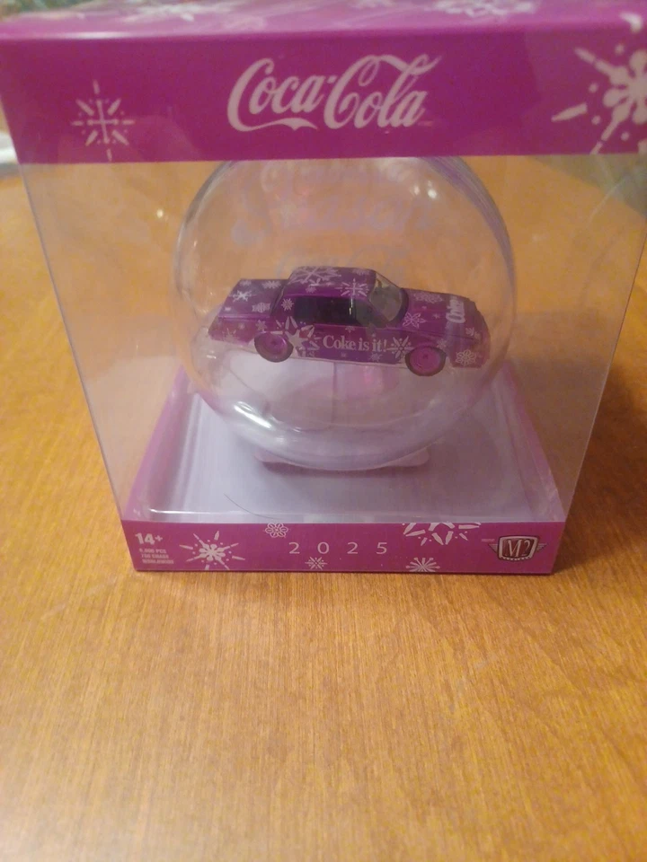 Máquinas M2 Coca Cola 2025 adorno de Navidad 1987 Buick Chase Foto 1 de 1