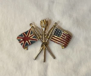 WWII Victory Pin and Allies Flag Brooch Flag - Picture 1 of 2