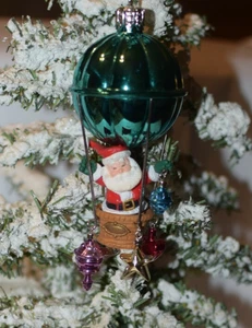 2002 Hallmark Ornament UP, UP, AND AWAY - Picture 1 of 3