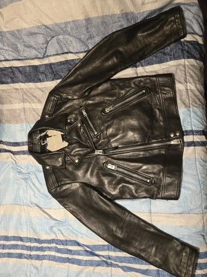 Chaqueta motera TOM FORD negra pantorrilla perfecta, detalle impresionante (al por menor $6,999). Foto 1 de 4