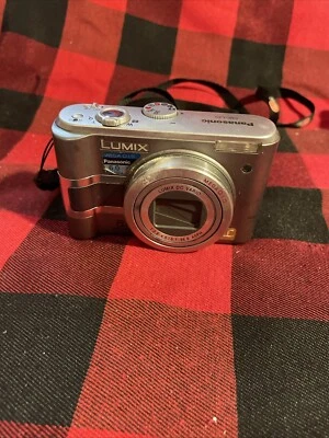Panasonic LUMIX DMC-LZ3 5.0MP Digital Camera - Silver - Image 1 of 3