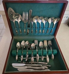 VINTAGE 40's ONEIDA TUDOR PLATE COMMUNITY SILVERWARE 74 PC SERVICE SET EXCELLENT - Picture 1 of 6