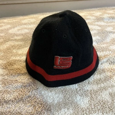 De colección Lebron James Rookie Bucket Hat Nike Air LBJ 23 Negro Bordado RARO Foto 1 de 4