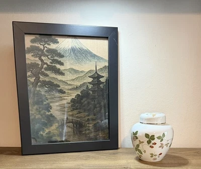 Beautiful Wedgwood Wild Strawberry Pattern Ginger Jar With Lid Bone China  - Image 1 of 4