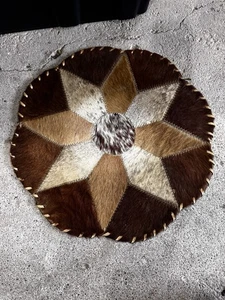 Vintage Handarbeit rund Rindsleder/Tier Patchwork Kunst Wandteppich Ranch rustikal Ms0 - Bild 1 von 8