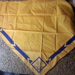 Pañuelo vintage Cub Scouts Of America pañuelo pañuelo pañuelo dorado con lobo - Imagen 1 de 9