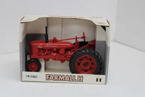 Ertl Farmall H 1/16 Scale Die Cast Metal Toy #4441 NOS - Bild 1 von 7