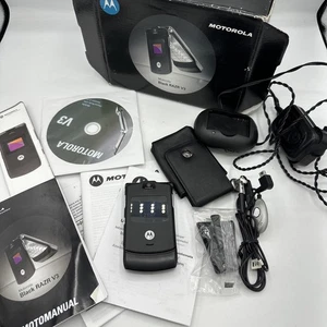 Motorola Razr V3 T mobile BLACK Mobile Phone boxed Rare - Picture 1 of 18
