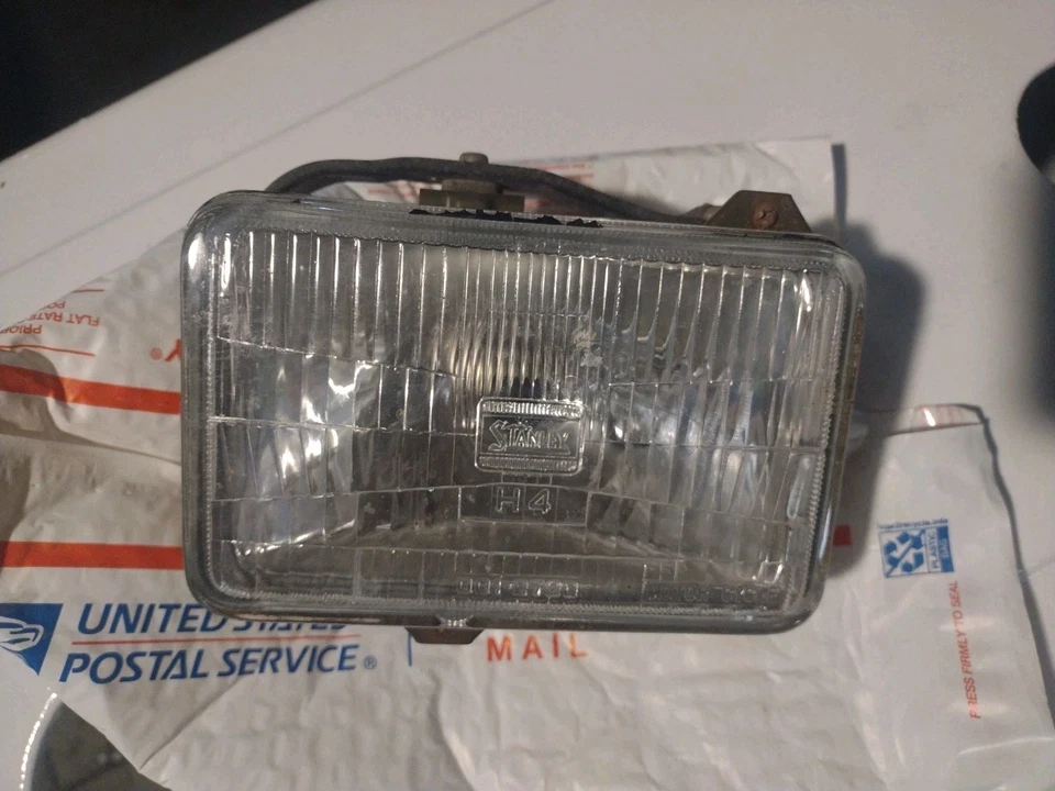 Фара 90-99 Suzuki DR350S 90-95 DR250S, 96-09 DR200 125se SP600 90-91 DR650  - Изображение 1 из 4