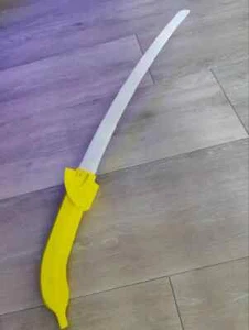 COLLAPSING BANANA KATANA WITH STAND | QUIRKY MAGNETIC DISPLAY COLLECTIBLE & FUN - Picture 1 of 4