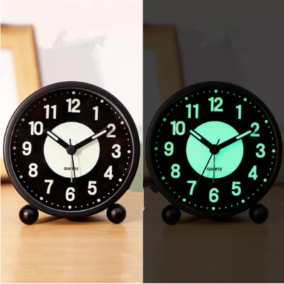 Reloj despertador silencioso de cabecera con luz nocturna sin tictac repetición reloj de mesa pequeño Foto 1 de 4