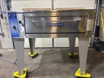 Horno eléctrico para hornear Bakers Pride EP8-3836 55" de una sola cubierta, 220-240v/60/1ph Foto 1 de 4
