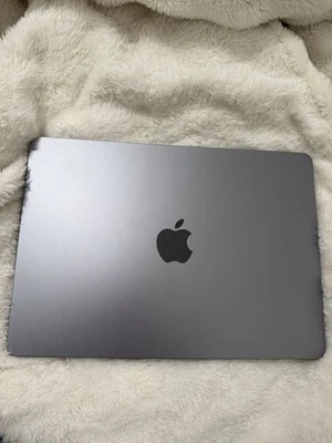 Apple MacBook Air 13 in 2022 Space Gray/Apple M2 3.49 GHz, 256 GB 8 GB 8-Core - Image 1 of 4