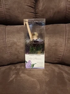 New Vintage YANKEE CANDLE Diffusers LILAC BLOSSOMS 3 Oz/88.7 ml In Box - Picture 1 of 5