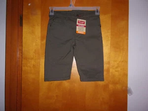 NUEVOS PANTALONES CORTOS "WRANGLER" CAQUI OLIVA " PARA NIÑO con CINTURA AJUSTABLE Y TRABILLAS PARA CINTURÓN - Imagen 1 de 3