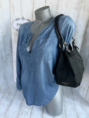 普拉达小号可扩展三角形 Tessuto NYLON 带黑色皮革单肩包 二手状况完好 — 第 1/4 张图片