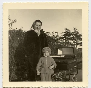Portrait femme & enfants landau paysage - photo ancienne an. 1950 - Picture 1 of 1